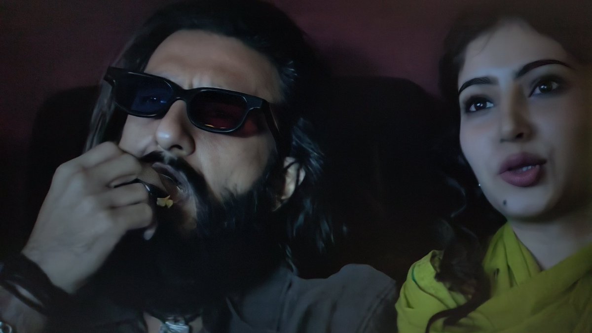 In Dhurandhar, Hamza is watching a 3D film with his teenage girlfriend and Hamza is the only one wearing his 3D glasses, while his girlfriend is not. This shows that adults know how to experience cinema better than children. This level of detailing is insane from Aditya Dhar 🔥