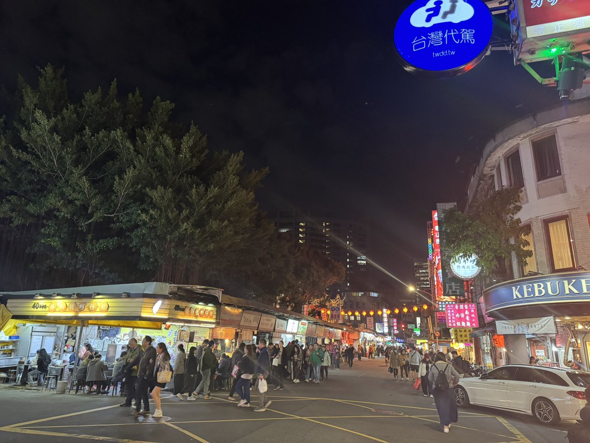 leveltargetnow's tweet photo. In Taipei, searching for non hotel food. https://t.co/TPy69sgZUV