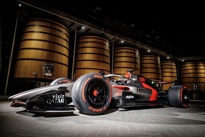 vinetur's tweet photo. Audi presenta su monoplaza de Fórmula 1 en la bodega Marqués de Murrieta, elegida mejor de Europa

La histórica bodega riojana acoge en exclusiva el debut del Audi R26 y refuerza su vínculo con el deporte de élite
https://t.co/tpBxW52bRf https://t.co/1qLGgZMw6q