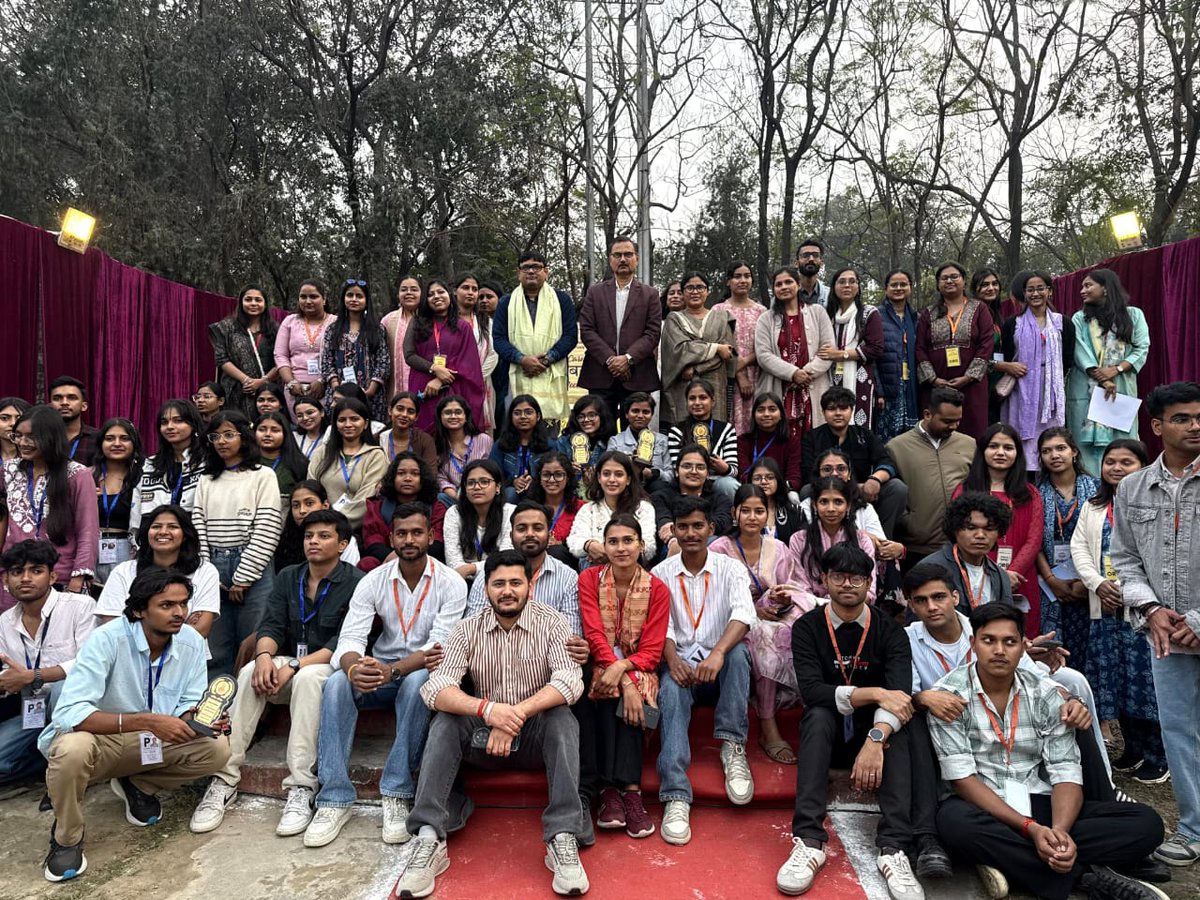 WBSC_BHU's tweet photo. Spring Carnival: Bahar-e-Basant 2.0, organized by the WBSC, celebrated student entrepreneurship and creativity with various stalls. Hon’ble VC Prof. Ajit Kumar Chaturvedi attended, with evaluations by Prof. Aruna Kumari, Prof. Madhu Tapadia, and Dr. Tarun Verma. https://t.co/mh7kvXdRtf