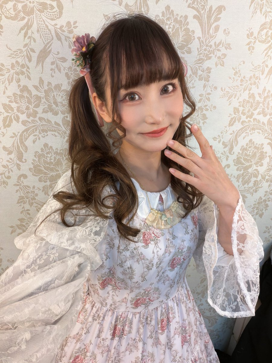 ＼いよいよ今週末／

ロリィタ雑誌《メルヴェイユ》
ファッションショー＆お買い物ができる“メルフェス”🎠𓈒𓂂

私は ..
🤍ショー出演
🤍トークショーMC
🤍2ショット撮影＆物販
🆕 16:30〜メルヴェイユブースでお渡し会に参加致します！

2部チケットはまだ買えるみたい！ぜひご来場ください🤍