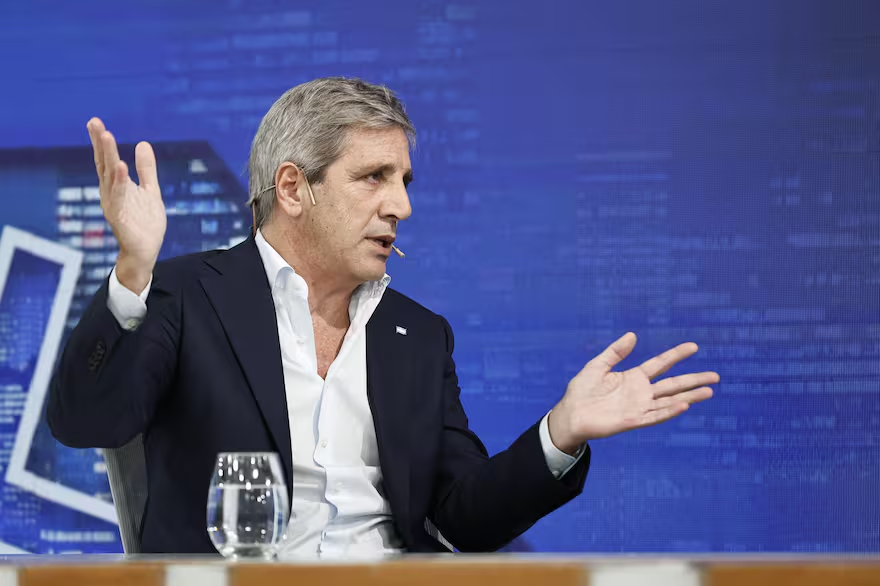 El Gobierno anunció subas de tarifas por encima de la inflación lanacion.com.ar/economia/el-go…