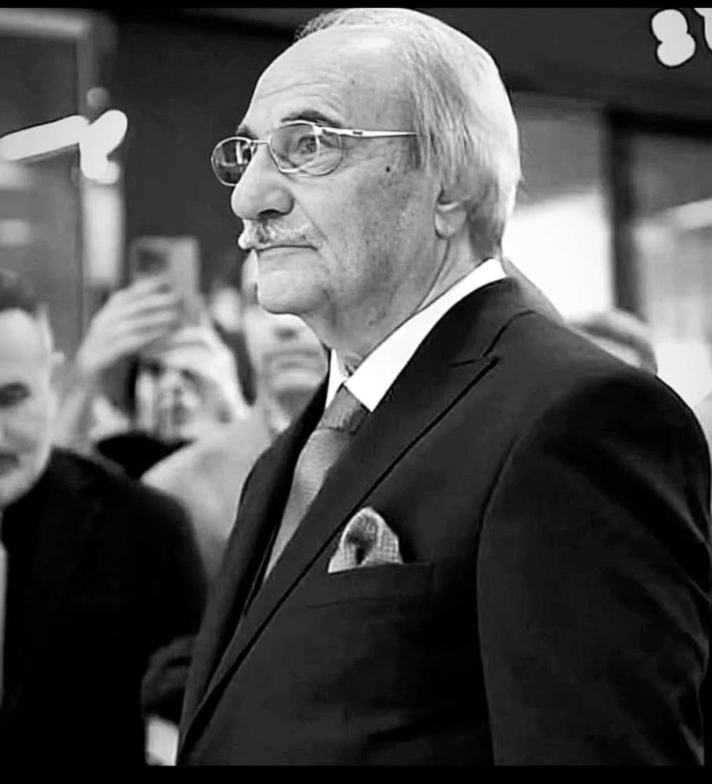 فرزند ایران، محمد ساعدی نیا.  سخنگوی قوه قضاییه امروز از  توقیف اموال و کافه‌ها و دارایی‌های او به اتهام حمایت از مردم معترض ایران خبر داد.