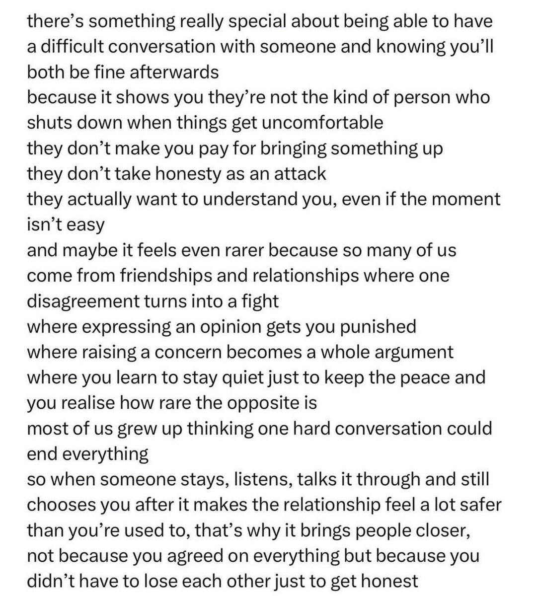 ii7_8's tweet image. هناك شيء مميز جدًا في أن تكون قادرًا على خوض محادثة صعبة مع شخص ما، وتعرف أنكما ستكونان بخير بعدها.

لأن هذا يدلّ على أن هذا الشخص ليس من النوع الذي ينغلق على نفسه حين تصبح الأمور غير مريحة.
لا يُعاقبك على إثارة موضوع ما.
لا يعتبر الصراحة هجومًا.
بل يريد فعلًا أن يفهمك، حتى لو لم…