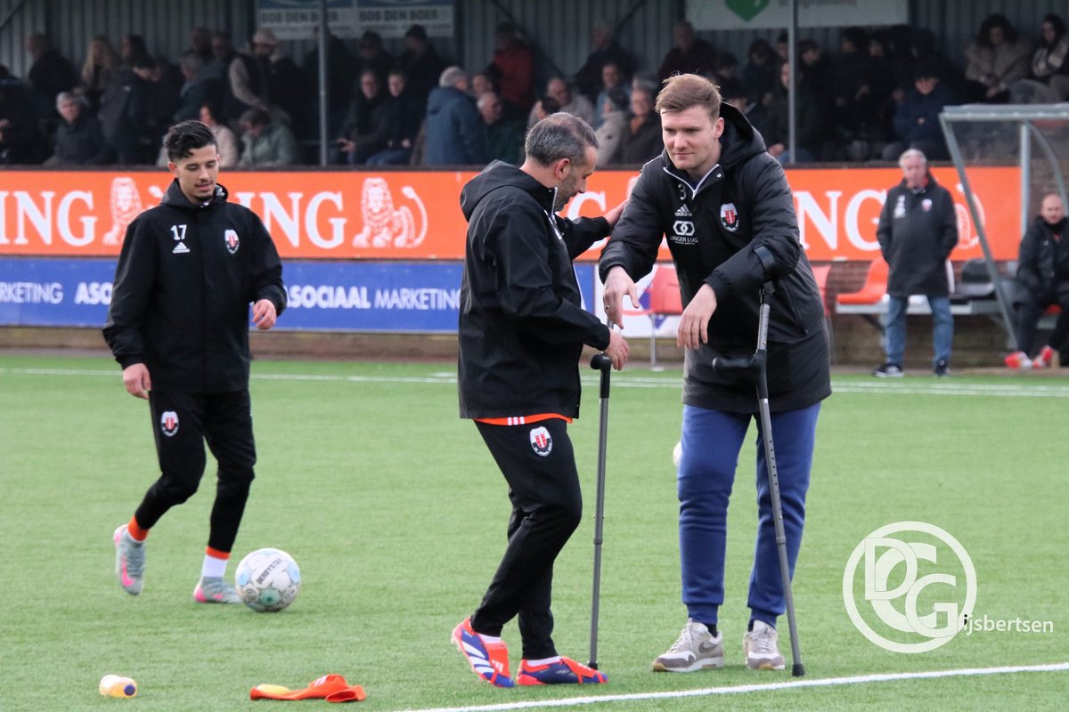 GOED HERSTEL GEWENST ROALD|| Ons centrale duo is getroffen door twee kruisbandblessures! Roald is als eerste geholpen in het ziekenhuis. Na de operatie is het revalideren begonnen! Roald heel veel sterkte, op naar herstel!!