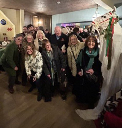 Byddwn yn ail gydio yn y canu a’r cwmnïa heno. Beth am ddod draw i ganu a chymdeithasu gyda ni? #Croeso #canu #cwmni #Bytholwyrdd