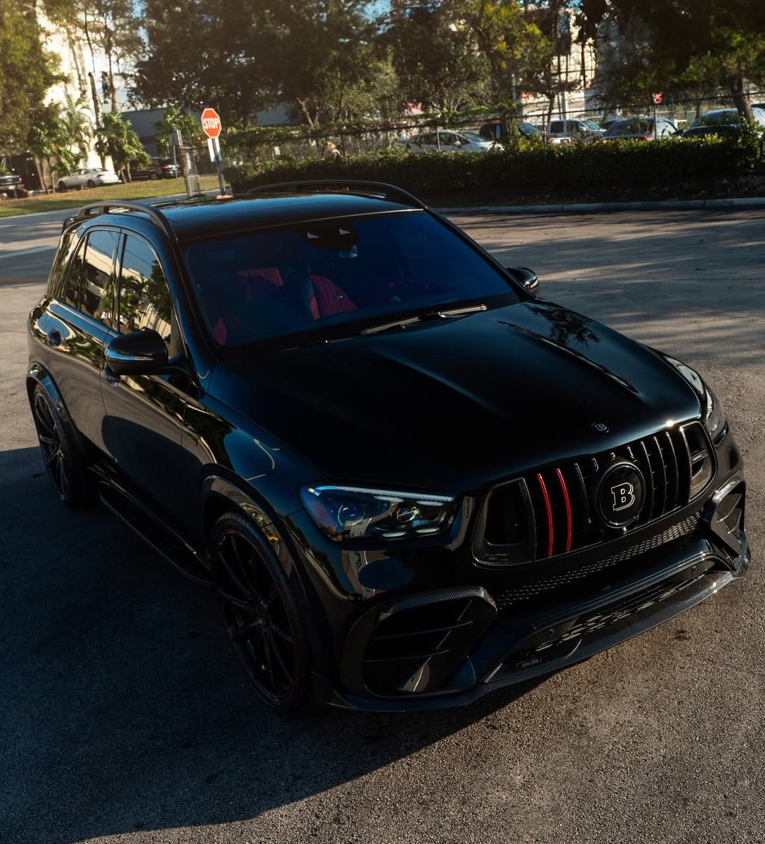autochat360's tweet image. Custom Brabus GLE SUV 😍
Rate it from 1-10

#wheelsboutique #brabus #gle63