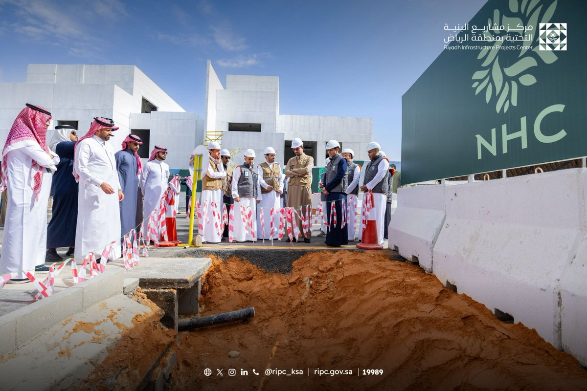 AJELNEWS24's tweet photo. لتقليل الحفريات المتكررة في الأحياء..

سمو رئيس مجلس إدارة مركز مشاريع البنية التحتية يطّلع على أول تجربة عملية لممرات خدمات البنية التحتية في أحد المخططات السكنية.

- https://t.co/lbyqj5CDB6