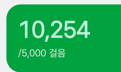 yongari79844's tweet image. 얘들아 아이돌 포카 포장 알바 다녀왔어,, 지금 내 상태 어깨+손가락+손목+허리+발바닥 다 아픔이 됨 내일은 진짜 더 아플 듯 ㅠ

우선 내가 상상한 건 그냥 앉아서 라인에 작업물이 오면 포카 넣는 그런 거였음 근데 일단 의자 자체가 없음 9시간 내내 서서 일해야 하고 이게 걷는 일도 없으니까…