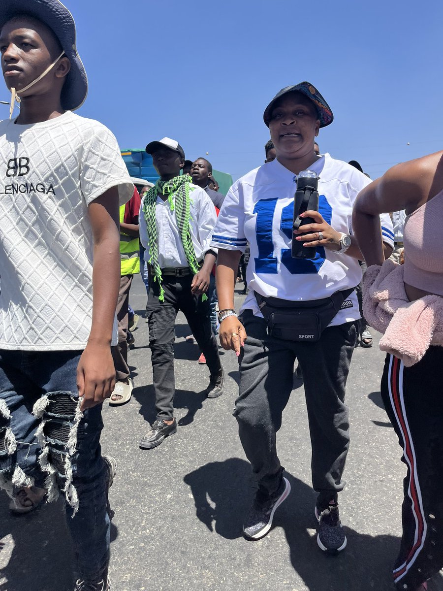 MbulaMutula's tweet photo. Walking for a purpose. We are asking President Ruto to declare cancer a national disaster. #WalkForCancer -#KaviruCancerWalk https://t.co/FsCNMLHLCT
