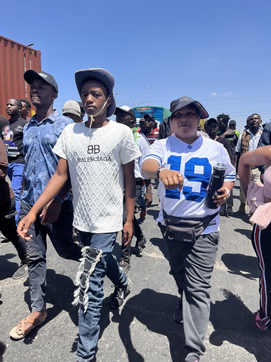 MbulaMutula's tweet photo. Walking for a purpose. We are asking President Ruto to declare cancer a national disaster. #WalkForCancer -#KaviruCancerWalk https://t.co/FsCNMLHLCT