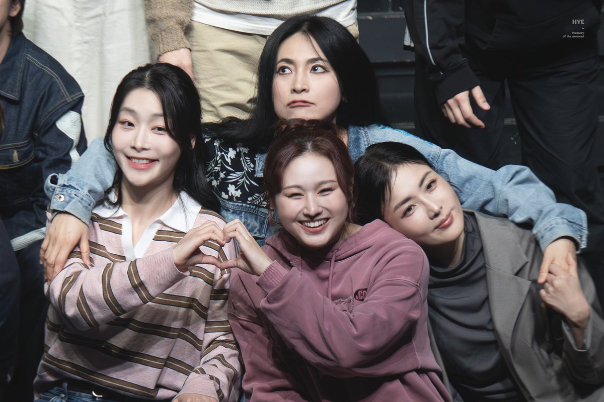 HYE_Archiving's tweet photo. 260202 | 타오르는 어둠 속에서 집들이 콘서트✨

여긴 오직 우릴 위한 세상 ෆ

#선유하 후아나
#��소연 에스페란사
#문혜원 도냐 페피따
#안유진 도냐 페피따 https://t.co/nrDoKsabJF