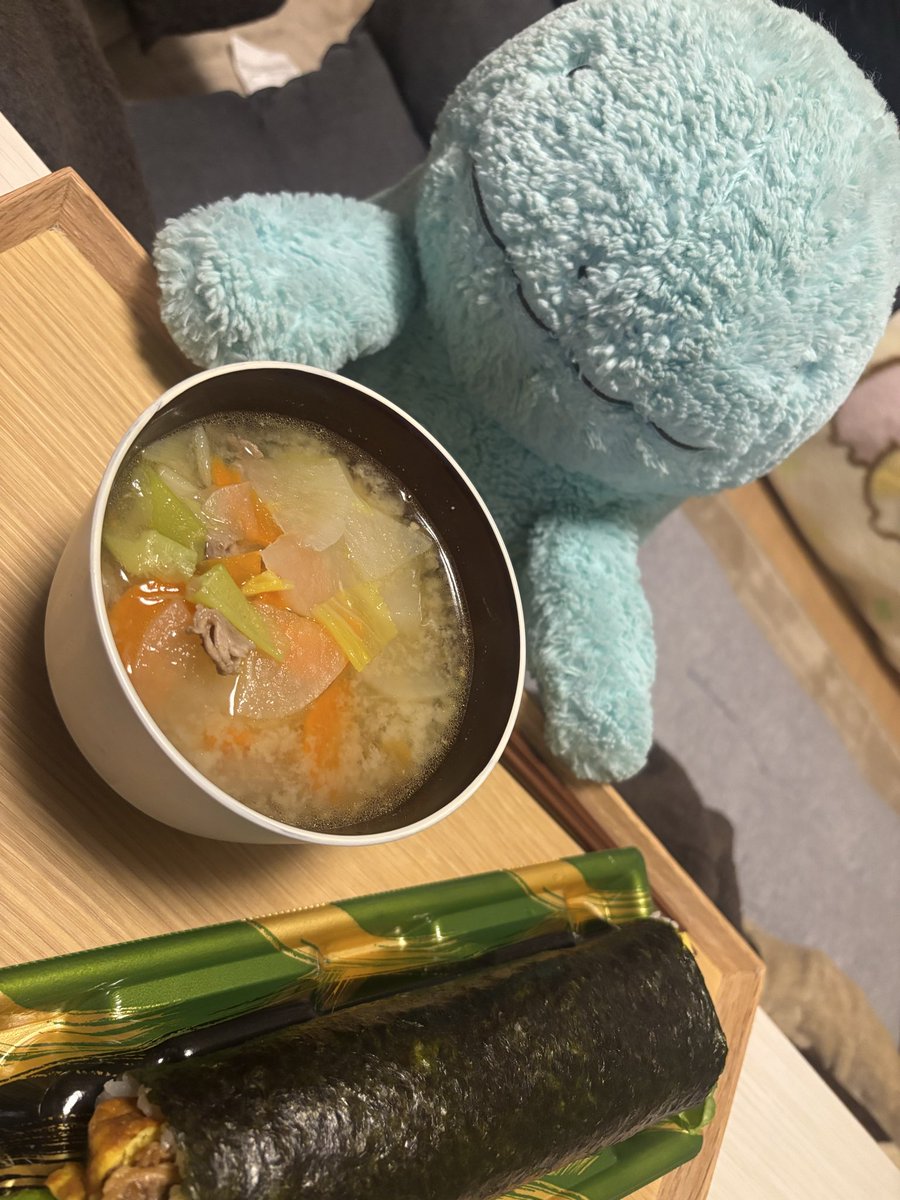 ぬふふふ(˙𐃷˙)
えほーまきっえほーまきっ
…ぬぇ？！だぬのじゃないぬ？！
こんぬぁにぬぁがいのに…？
…ぬし？だぬとはんぶんこしよぬ？(˙𐃷˙)