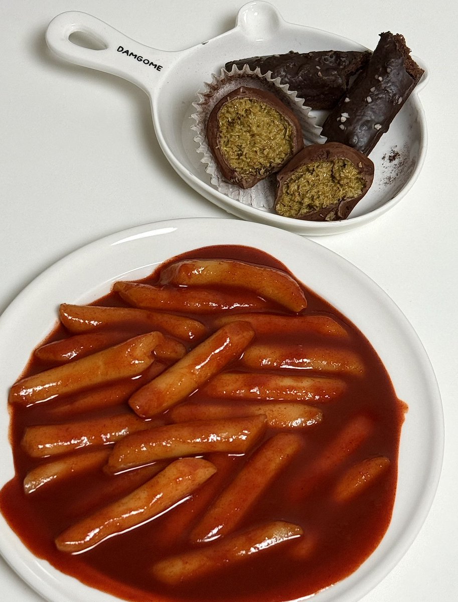 earthungry's tweet image. 생리통약 사러가기 귀찮아서
그냥 여자 몸에 좋은 음식? 시켰어요....