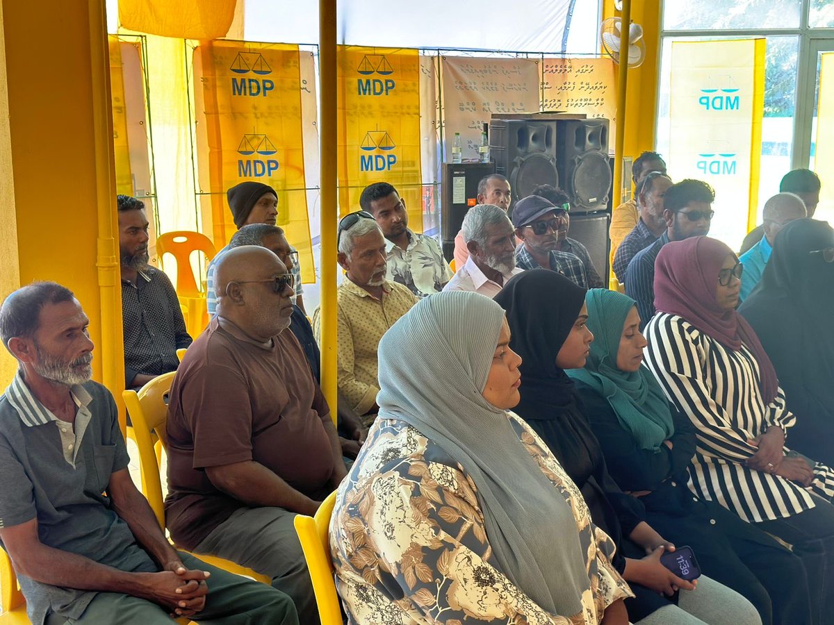 ކުރިއަށް އޮތް ލޯކަލް ކައުންސިލް ތަކުގެ އިންތިޚާބާއި އަންހެނުންގެ ތަރައްޤީއަށް މަސައްކަތްކުރާ ކޮމިޓީއަށް ވާދަކުރައްވާ ގއ.ދާންދޫ އެމްޑީޕީގެ ކެންޑިޑޭޓުންނާއި ކެންޕެއިން ޓީމްތަކާއި، އެމްޑީޕީގެ ކުރީގެ ޗެއަރޕާސަން <a href="/faya_i/">Fayyaz Ismail</a> އާއި ޓީމުން ގއ.ދާންދޫގައި ބައްދަލުކުރެއްވުން.