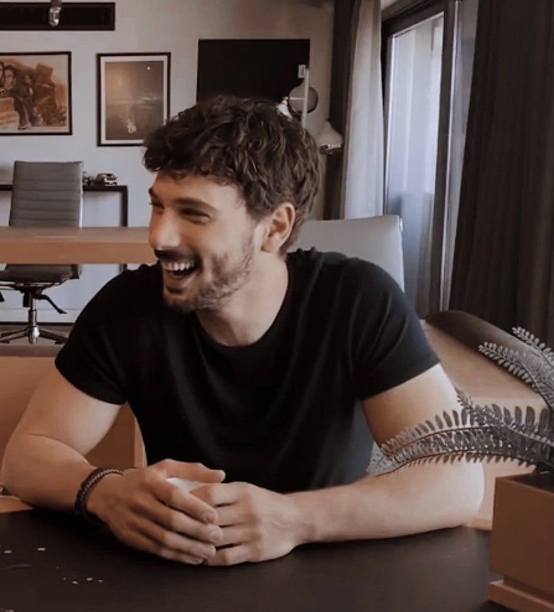 𝐁𝐔́𝐒𝐐𝐔𝐄𝐃𝐀 𝐃𝐄 𝐏𝐄𝐑𝐒𝐎𝐍𝐀𝐉𝐄. 
 
—— 〝  pj masc
—— 〝  fc sugerido 〟deniz can aktaş. 
—— 〝  hijo de Percy Weasley y Audrey Özdemir. 
—— 〝  actividad
—— 〝  edad entre 24-25. 
—— 〝 ғʀᴇᴇʀᴏʟ ⧽ ᴛʀᴀᴍᴀ ᴇɴ ᴍᴅ

✧. ╱    ʀᴛ. ↺ ᴍɢ.