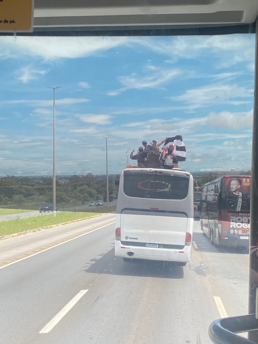polylhp's tweet photo. Queria voltar mil vezes pra essa caravana.
Que começo de ano! 🏆 https://t.co/fykg7mX6Sh