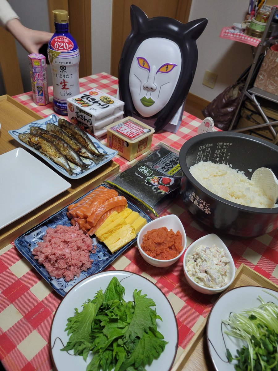 JavaJavasparro's tweet photo. 今日は節分👹
草薙剣の前じゃ、豆なんて無意味よ❤
#おろちんゆー #節分 #草薙剣 https://t.co/IadYYPTsH8
