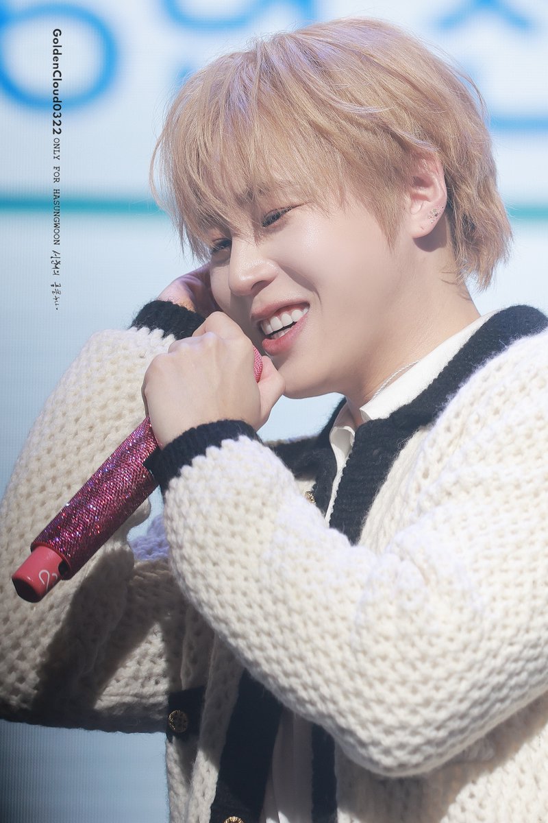 251231 
하성운 팬미팅 Tell The World  

뽀송 가나디 ꒰ ՞മ⩊മ՞꒱ 

 #하성운 #HASUNGWOON #WannaOne
<a href="/gooreumseng/">하성운</a>