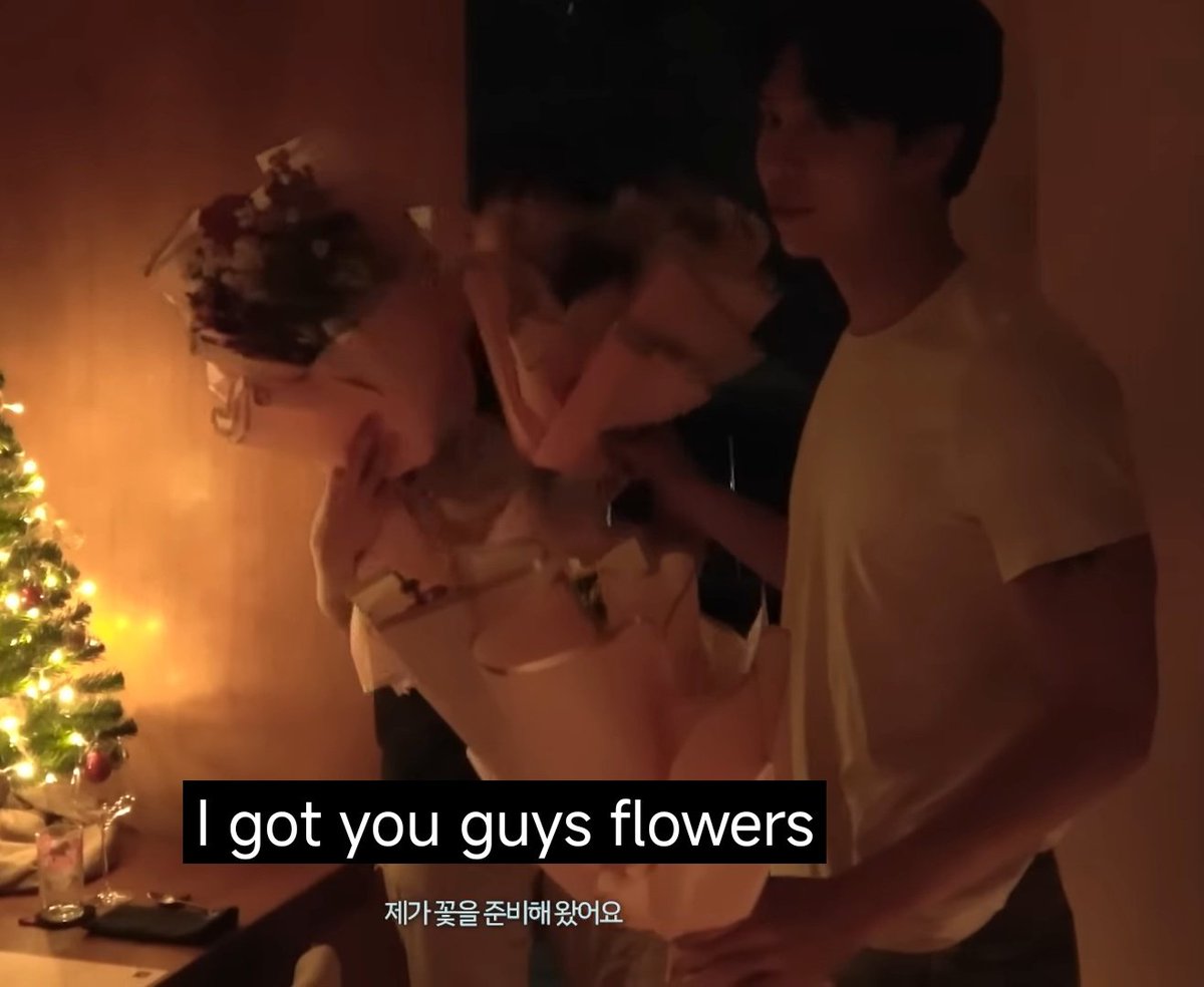 johnsuhperstar's tweet photo. johnny is truly the sweetest.. he brought flowers for acne studios staffs 🥹 https://t.co/I0tSm2io76