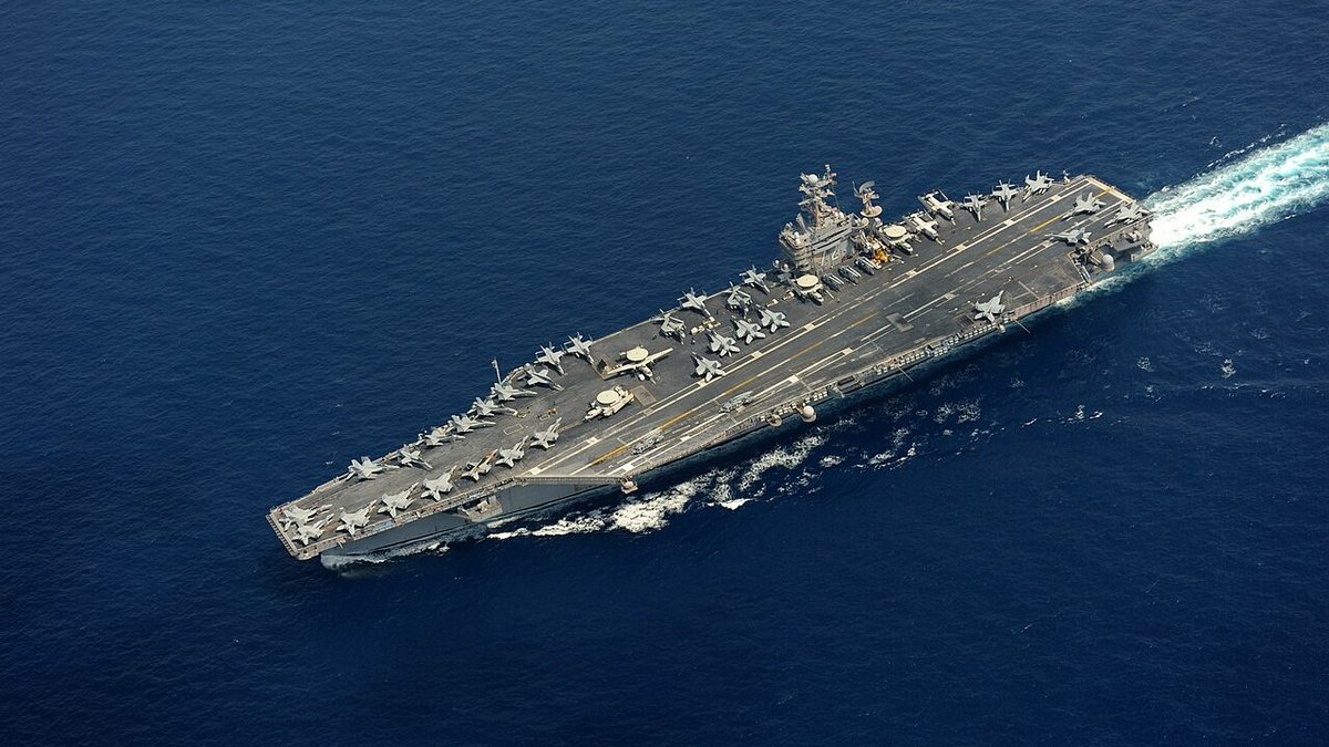 Eagle786110's tweet photo. ⚡️The USS Abraham Lincoln aircraft carrier has moved approximately 1,400 km away from Iran’s coast. However, it remains within range of Iranian anti-ship missiles, which can reach up to 2,000 km.

#Iran #Lincoln https://t.co/rR9TAL8bwS
