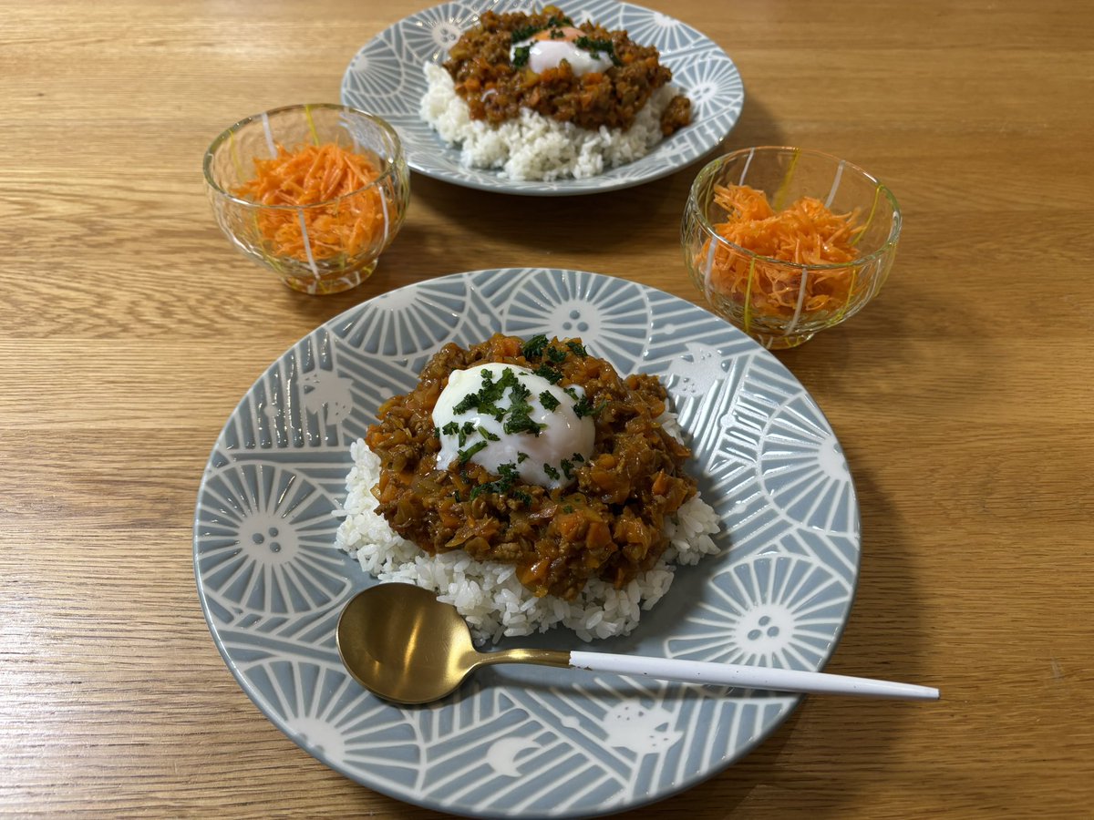 本日はキーマカレーとキャロットラペです
とてもちゃんとしててえらい🍛