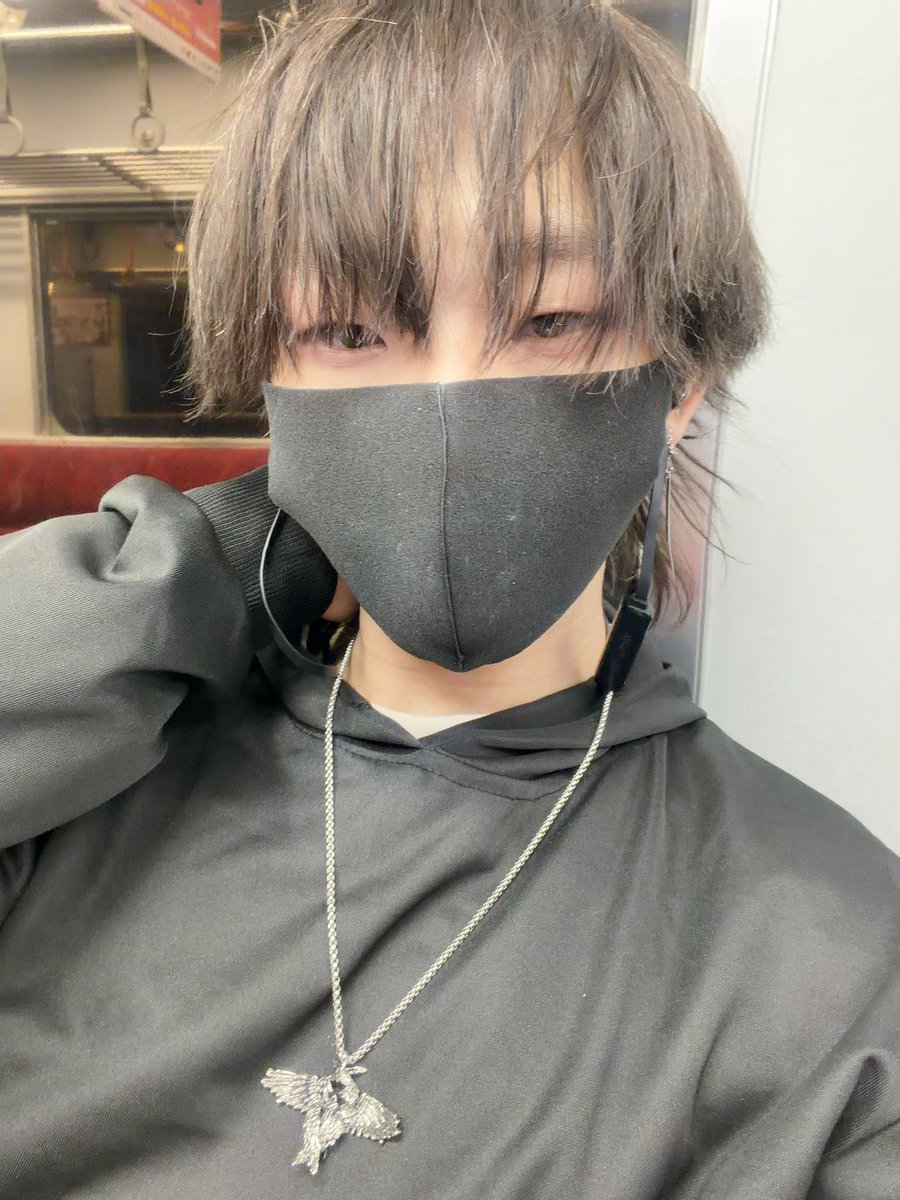 lilith43478's tweet photo. この格好で日曜日博多いってた https://t.co/pUoI3Em6Mz