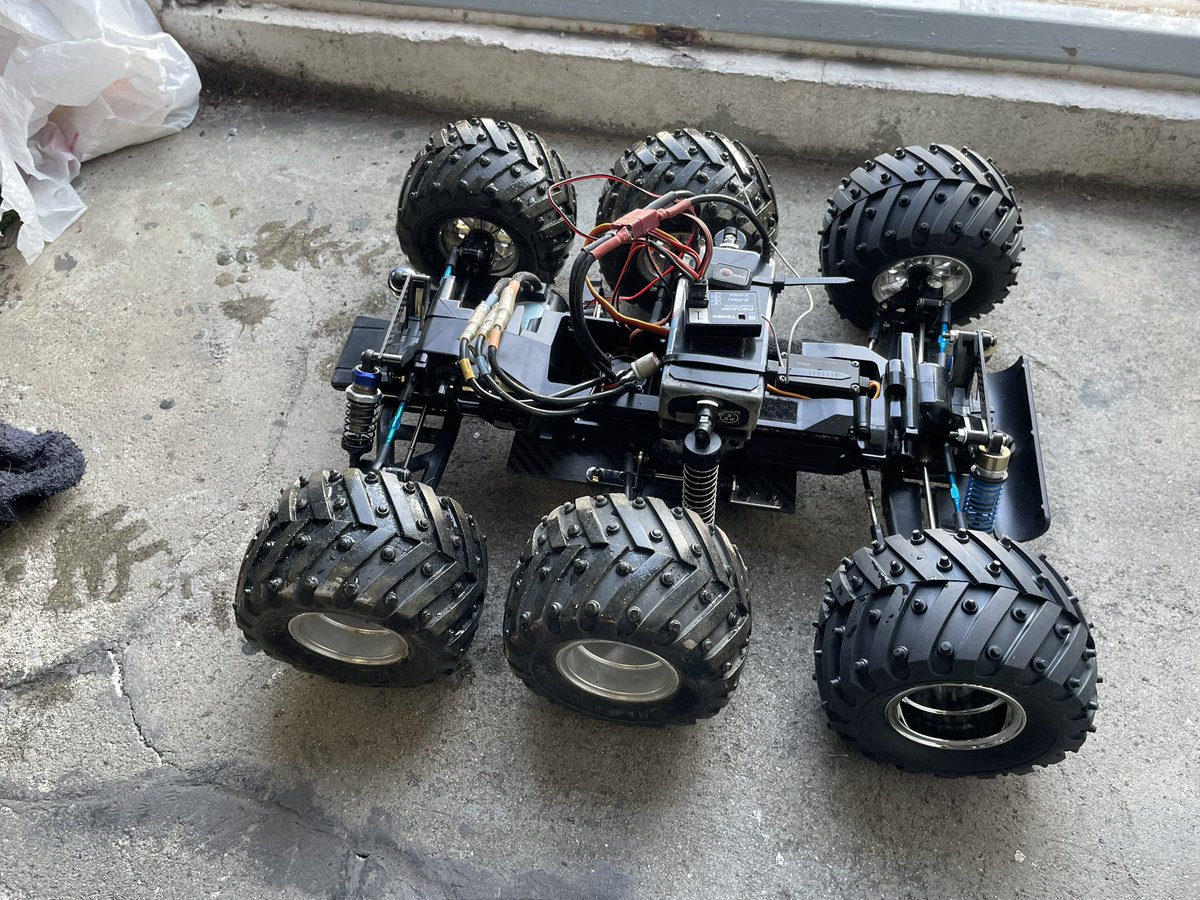 soraripipijiji's tweet image. tl6

WR-02モンスタースパイクタイヤ ソフトとコングヘッドホイールが手に入ったのでシャーシはコンプリート！

もはや、パッと見では前後がどっちかわからんww

いや、元々tl系は前後わかりにくいか…

#tl01
#6輪
#コングヘッド
#タミヤ