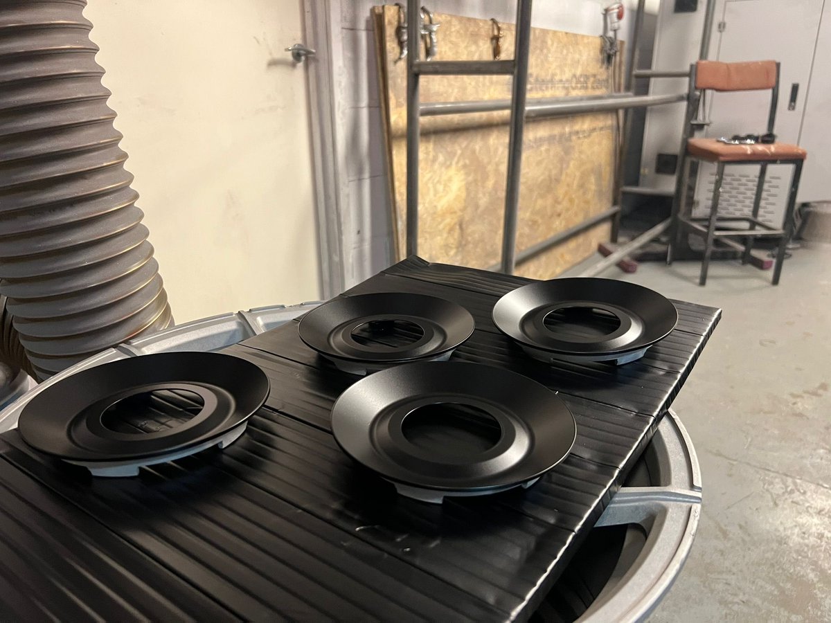 Treadmarkltd's tweet photo. Freshly powder coated alloys, finished in a clean satin black with matching centres.
Proper prep, quality coating, and a durable finish that lasts.

📞 Book your wheel refurb today with Treadmark Wheels &amp; Tyres

#PowderCoating #AlloyWheelRefurb #SatinBlackWheels #WheelRefurb https://t.co/Qp4Rx2TRm0