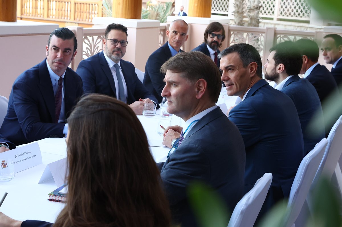 El presidente del Gobierno 🇪🇸, Pedro Sánchez, mantiene en Dubái un encuentro con empresas españolas implantadas en EAU para conocer sus trayectorias y planes de inversión, en el marco del #WorldGovernmentSummit. #SpainUAE

🔗 Nota de prensa: spanishbusinesscouncil.ae/el-presidente-…