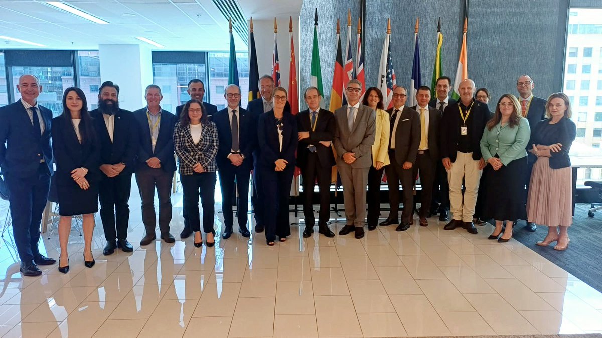 Italy in Melbourne tweet media