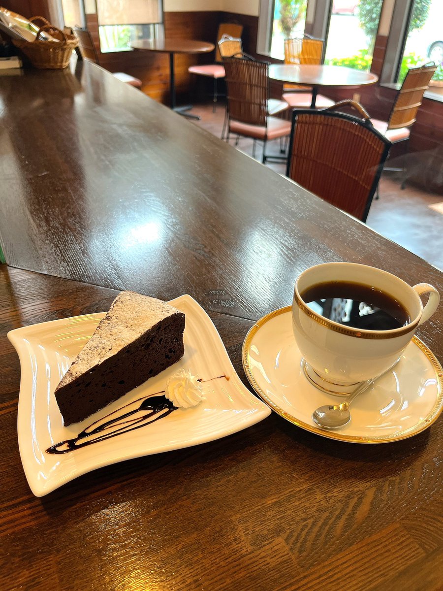 K59366H's tweet photo. こういう純喫茶もいい！
近所にあるなんて知らんかった😅
静かな雰囲気で良いかも👍
常連になってみるかな(笑) https://t.co/VY6PePIygQ