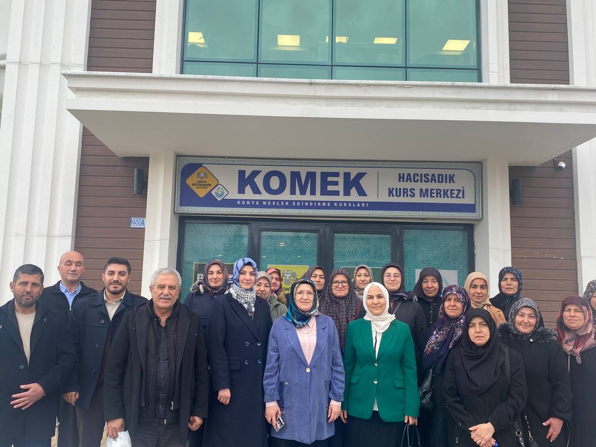 zenobyatekstil's tweet photo. YEN-DER Dernek Başkanı Cafer Çelik öncülüğünde, İçişleri Bakanlığı’ndan Sn. Emine İlyas ve öğrencilerini; “Hünerli Ellerde Tekstil Atıklarının Sanata Geri Dönüşümü” projesi kapsamında Hacı Sadık Atölyemizde misafir ettik.
#Zenobya #YENDER #SürdürülebilirÜretim #TekstilAtıkları https://t.co/wMZyoTcDSs