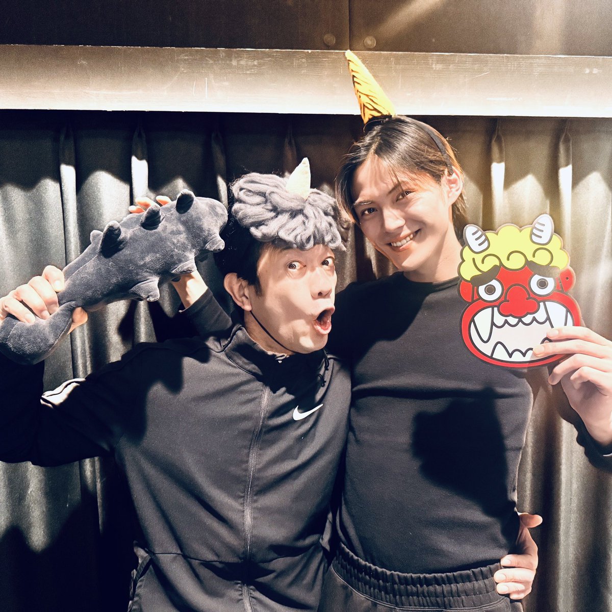 🕰 #ピーターとアリス 通信📚

＼鬼は外、福は内／
👹本日2/3(火)は節分🫘
稽古場にて、うま年生まれ🐎の年男2人をキャッチ📸

2〜3月舞台『ピーターとアリス』🌷🌿
🎫チケット好評発売中❣️
umegei.com/peteralice2026/