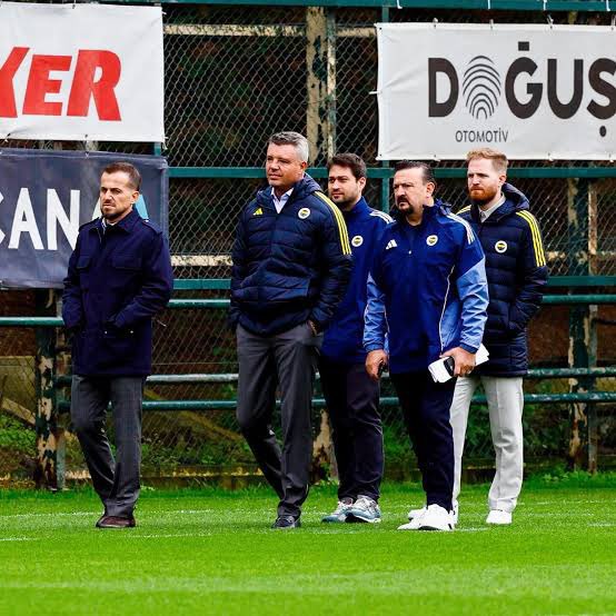FENERBAHÇENİN PARAYA DEĞİL YÖNETİLMEYE İHTİYACI VAR DEDİN BELLİ Kİ BECERİSİZLİKLER ORDUSU İLE GEZİYORSUN 

#yonetimistifa 
#SadettinSaranİstifa 
#ErtanTorunoğullarıİstifa