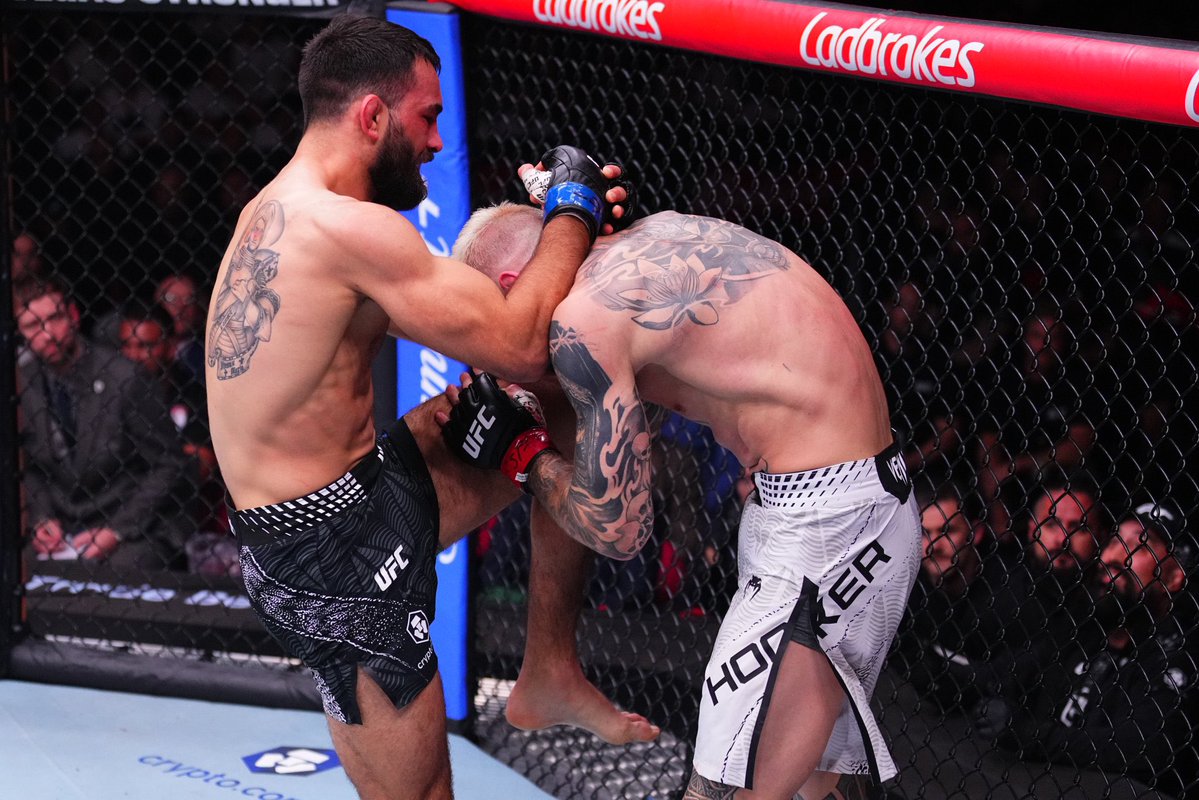 BenoitSt_Denis's tweet image. [#TOP5 - @UFC] Ce classement et cette victoire sont le fruit d’un travail collectif, porté par la discipline et une confiance partagée.

Merci à mon équipe pour ce camp d’entraînement intense, et à tous ceux qui me soutiennent, dans la cage comme en dehors.

Pensée particulière…