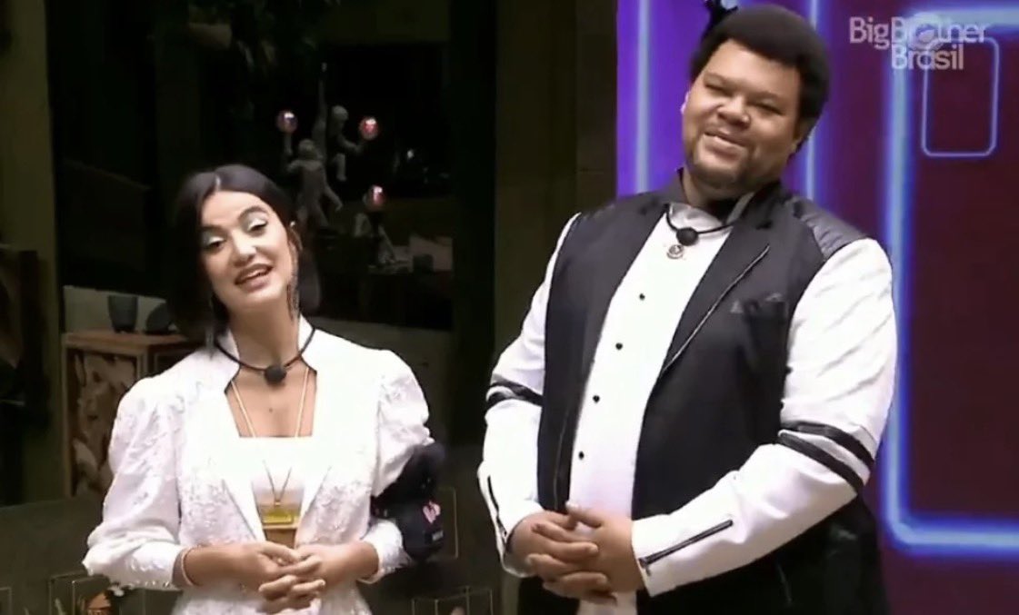 Dizer que Babu se aproximou do pessoal nessa edição por oportunismo é ridículo, vejo como ele se diverte com Ana Paula, Juliano e Milena.
Na edição dele, teve que se juntar com Prior por conta do exclusão que sofreu do grupo das meninas, e ainda assim teve ótimos.