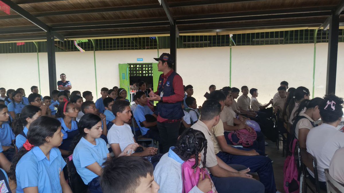 DPDBarinas's tweet photo. 📢 ¡Torunos es Zona Segura!

La DPD y el Frente Preventivo llevaron el Plan Nacional "Mi Liceo, Mi Zona Segura" a la parroquia Torunos. 🛡️🏫
Atención integral al 100% de la matrícula en:
✅ Liceo "Luis Perú de Lacroix"
✅ ETA "Luis Beltrán Figueroa"

#MiLiceoMiZonaSegura https://t.co/mcU70B696P