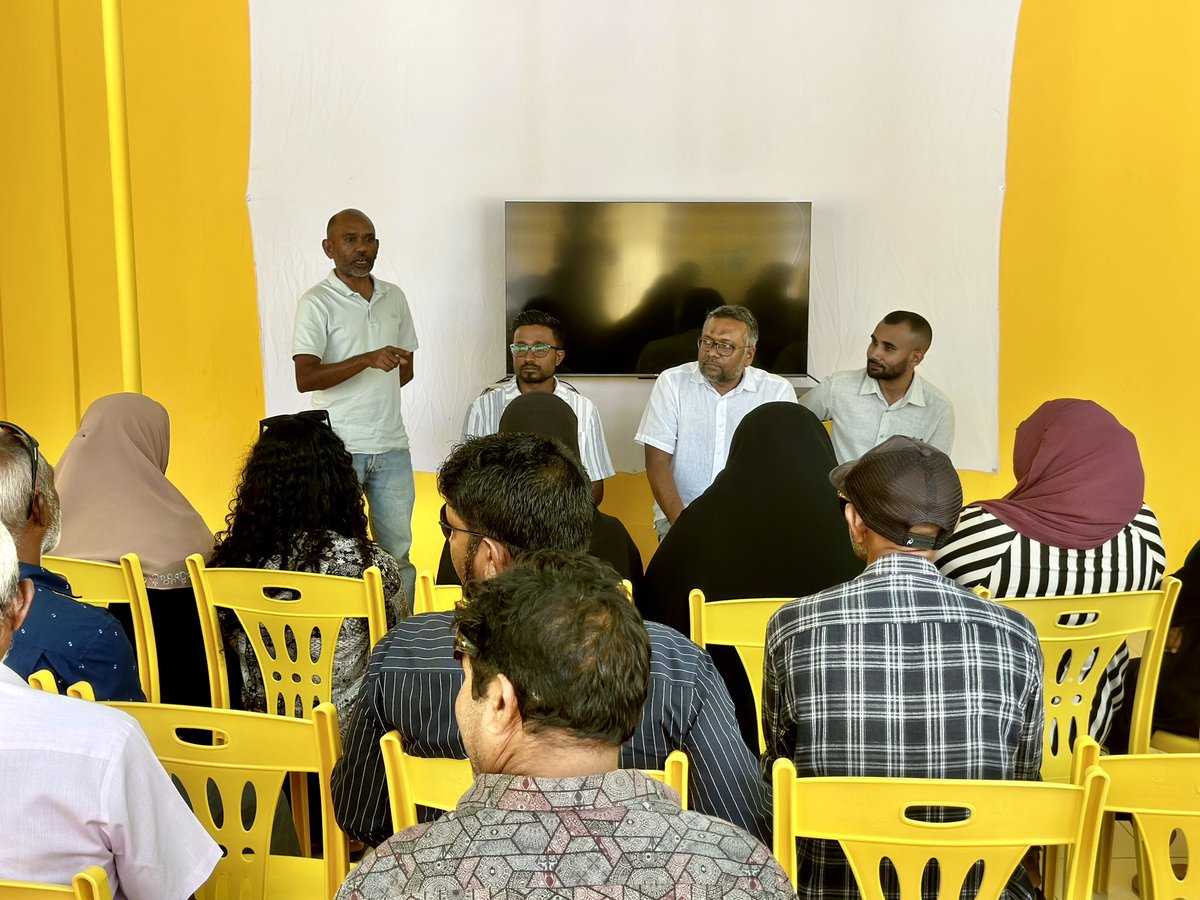 AhmedShahilapi's tweet photo. ކުރިއަށް އޮތް ލޯކަލް ކައުންސިލް އިންތިހާބުގައި ދާންދޫ ކައުންސިލާއި އ.ތ.މ ކޮމިޓީގެ އަށް ވާދަކުރައްވާ ކެނޑިޑޭޓުންނާއި އެމްޑީޕީގެ ކެންޕެއިން ޓީމާއި އެމްޑީީޕީގެ ކުރީގެ ޗެއަރޕާސަން @faya_i އަދި ޓީމުން ބައްދަލުކުރެއްވުން.

#HeyvallaThayyaru 
#GearUp
#LCE2026
#WDC2026
#VoteMDP https://t.co/OWJULgYHUU