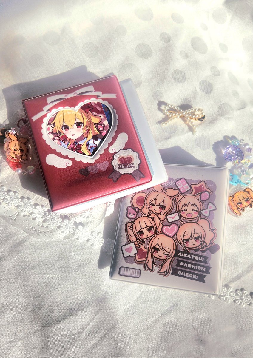 芸カ34 グッズ紹介 ⒈コレクトアルバム ⒉トレカ 8種 クッキー缶