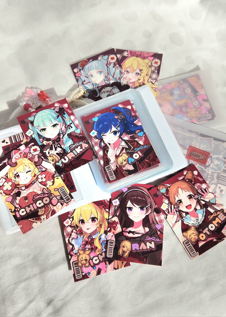 芸カ34 グッズ紹介 ⒈コレクトアルバム ⒉トレカ 8種 クッキー缶