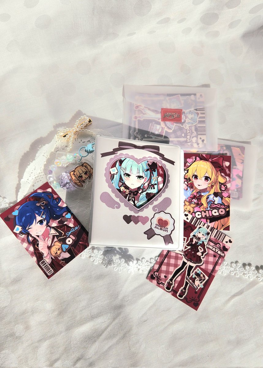 芸カ34 グッズ紹介 ⒈コレクトアルバム ⒉トレカ 8種 クッキー缶