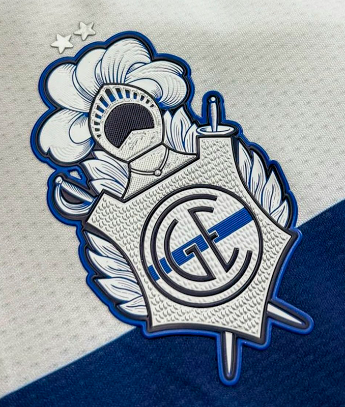 martinezdixit's tweet image. Gimnasia vuelve a utilizar el escudo que diseñó Raúl Felices (jugador de fútbol del club). Antes de este se usaba uno mucho más detallado, que lo había creado el artista Emilio Coutaret.
#CGE #GELP