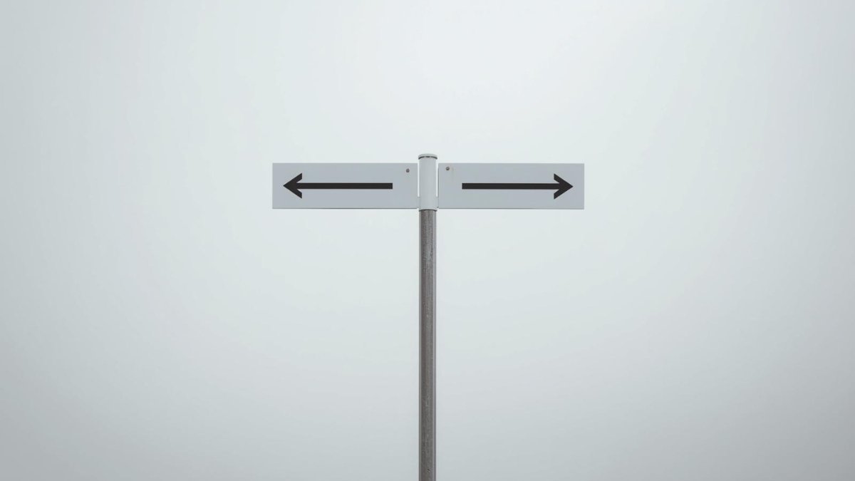 A lot of financial debates are framed as a choice:

Traditional systems or new digital ones. 

That framing sounds bold, but it misses how people actually live.

A short thread🧵👇