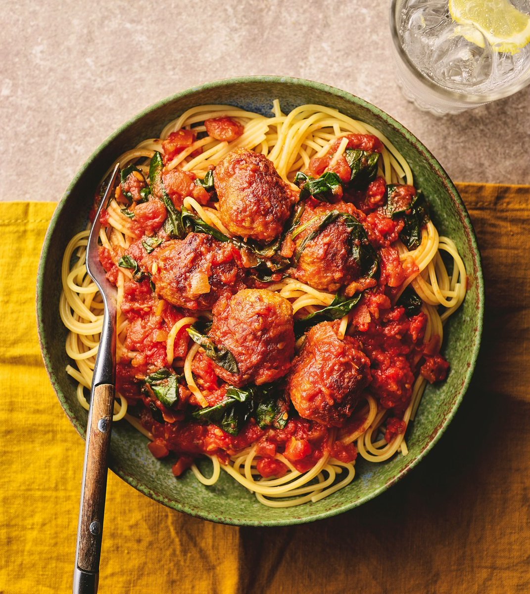 theguide_uk's tweet image. Taming Twins’ Sarah Rossi’s latest slow cooker recipe book proves that family dinners can be comforting, affordable and genuinely easy inc these sausage meatballs #whattocook #whattoeat #familyfood #recipes bit.ly/4c5FcCL