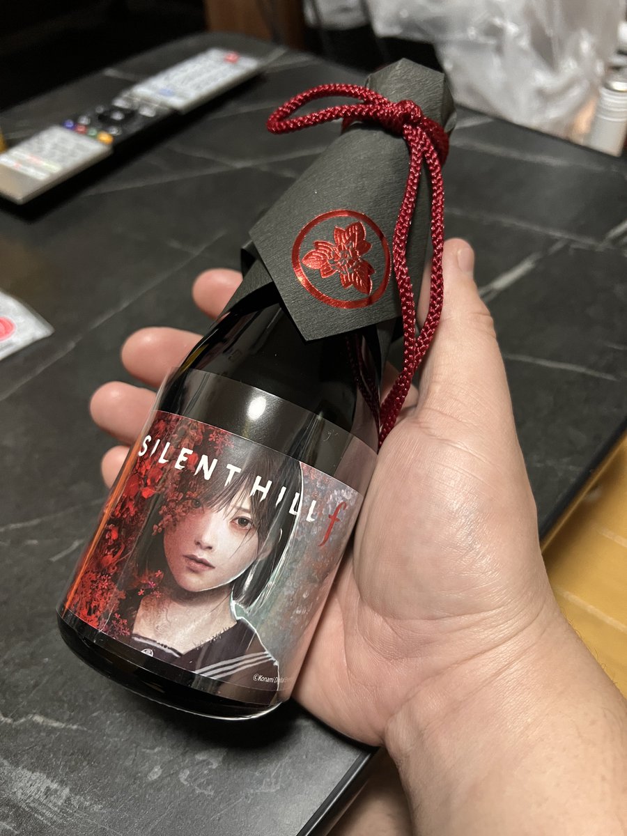 次はこれ！ 奥飛騨酒造さんのサイレントヒルfコラボの日本酒！ 2種類の