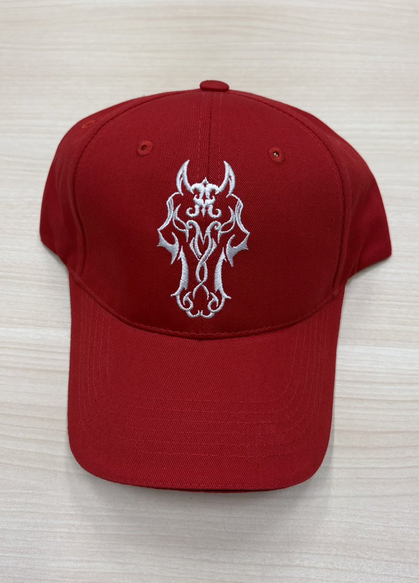 今週のお客様、牧浦充徳調教師ご提供の厩舎オリジナルキャップをサイン