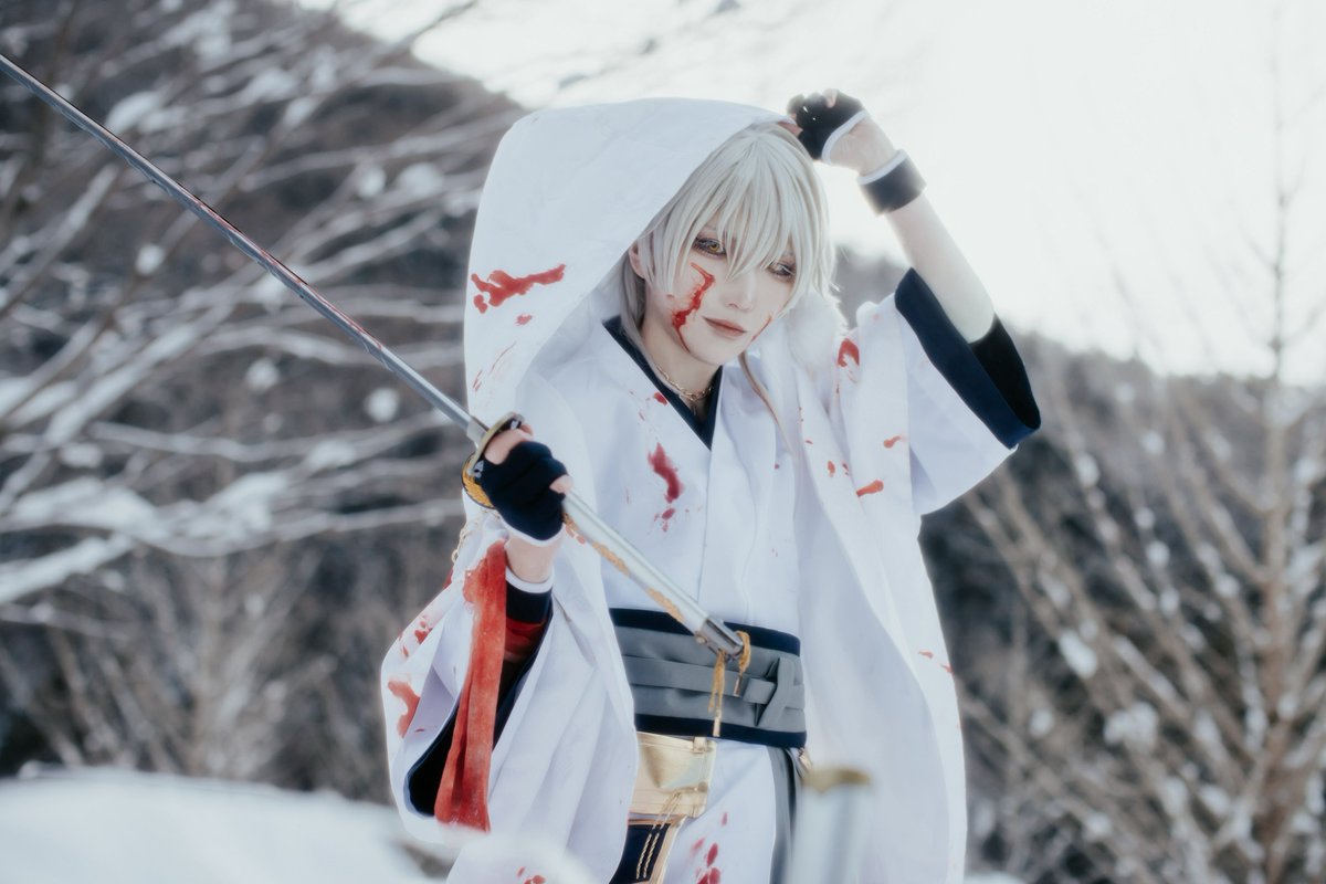 Sii54548927's tweet photo. ⚠︎cos 刀剣乱舞 ⚠︎血糊

　　　   　　  ⫘⫘⫘⫘⫘⫘⫘⫘⫘⫘

鶴丸:しぃ
髭切:ちくわ(@chikuwa_cosplay )
Photo. 泥水ツカル(@doromizu_clan ) https://t.co/rtn6WxB1n3