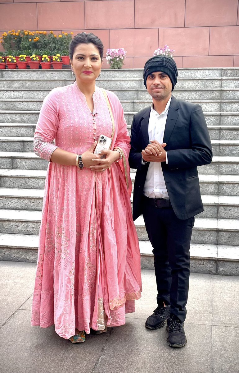 After a long time, Today I had the opportunity to spend time with senior journalist, A.B.P. News 
Anchor, Ms, Chitra Tripathi JI…💐🙏