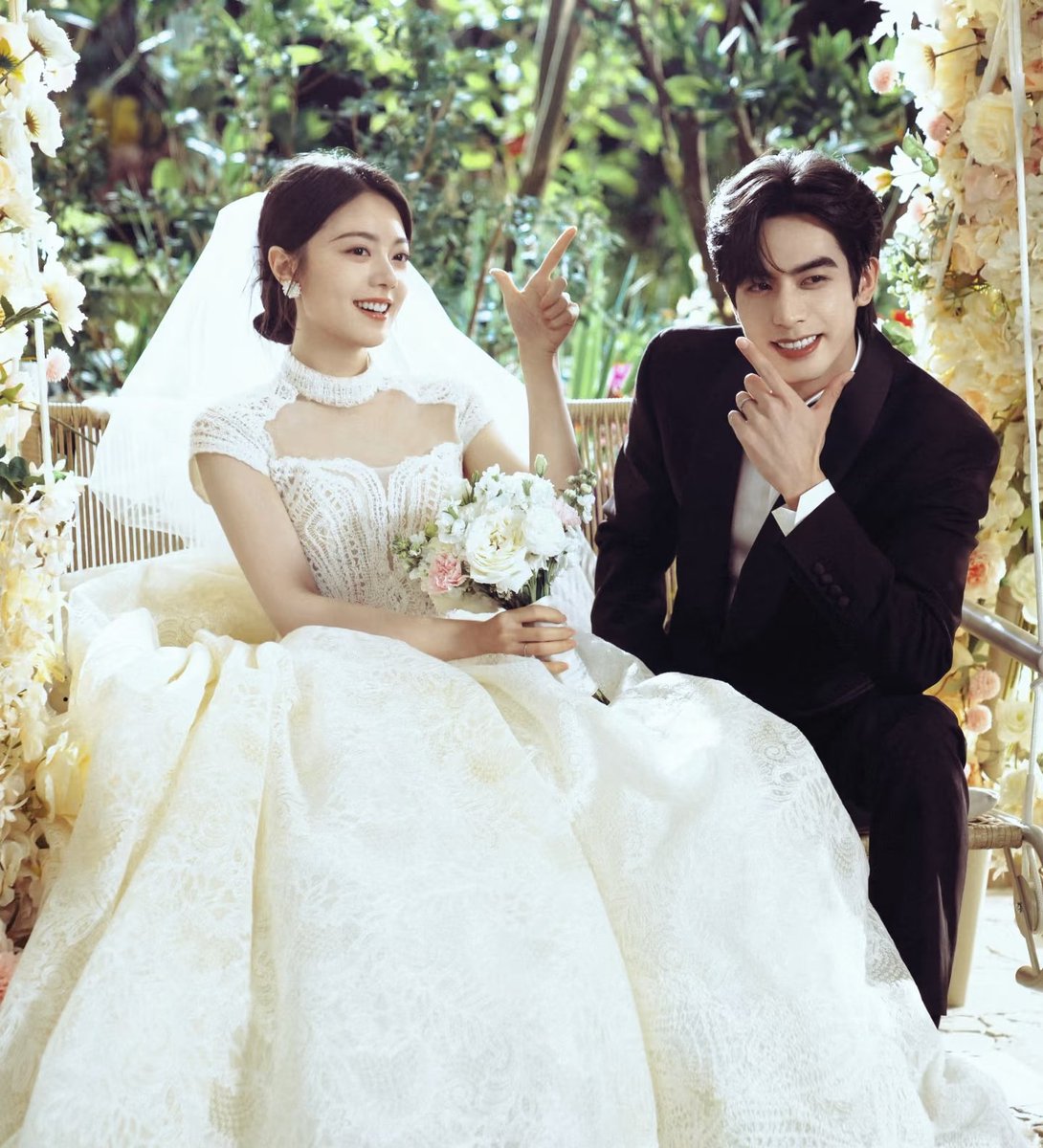 randmpersonjk's tweet photo. #ShineOnMe ☀️ ranks Top 3 in Weibo TV Series by Rating in 2025 with 9.1! 👏

It’s the only idol drama in the Top 3 and the only modern romance in the Top 10! Truly a breakout hit of the year with only 10 days of effective airing in 2025! Congratulations! 🥂

#ZhaoJinmai 🌾 #赵今麦